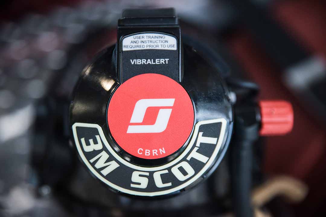 IdentiFire™ Half Moon Rocker for 3M™ Scott™ E-Z Flo+ Regulator