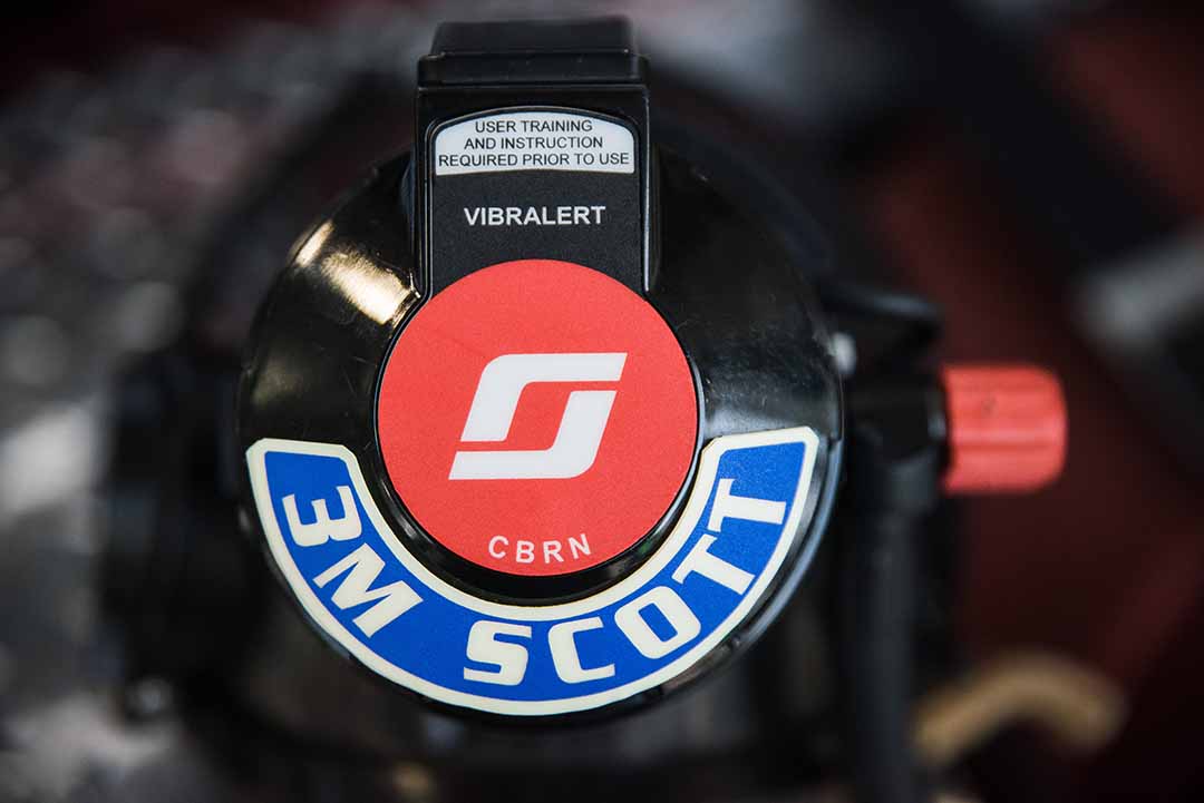 IdentiFire™ Half Moon Rocker for 3M™ Scott™ E-Z Flo+ Regulator