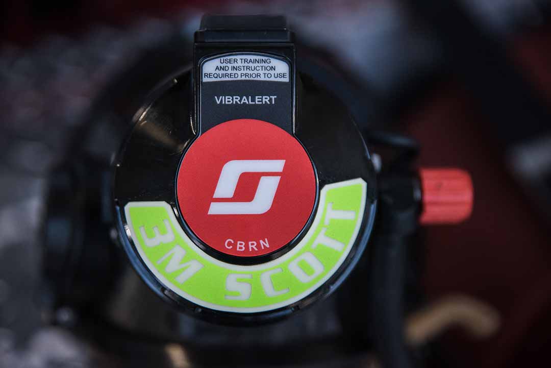 IdentiFire™ Half Moon Rocker for 3M™ Scott™ E-Z Flo+ Regulator