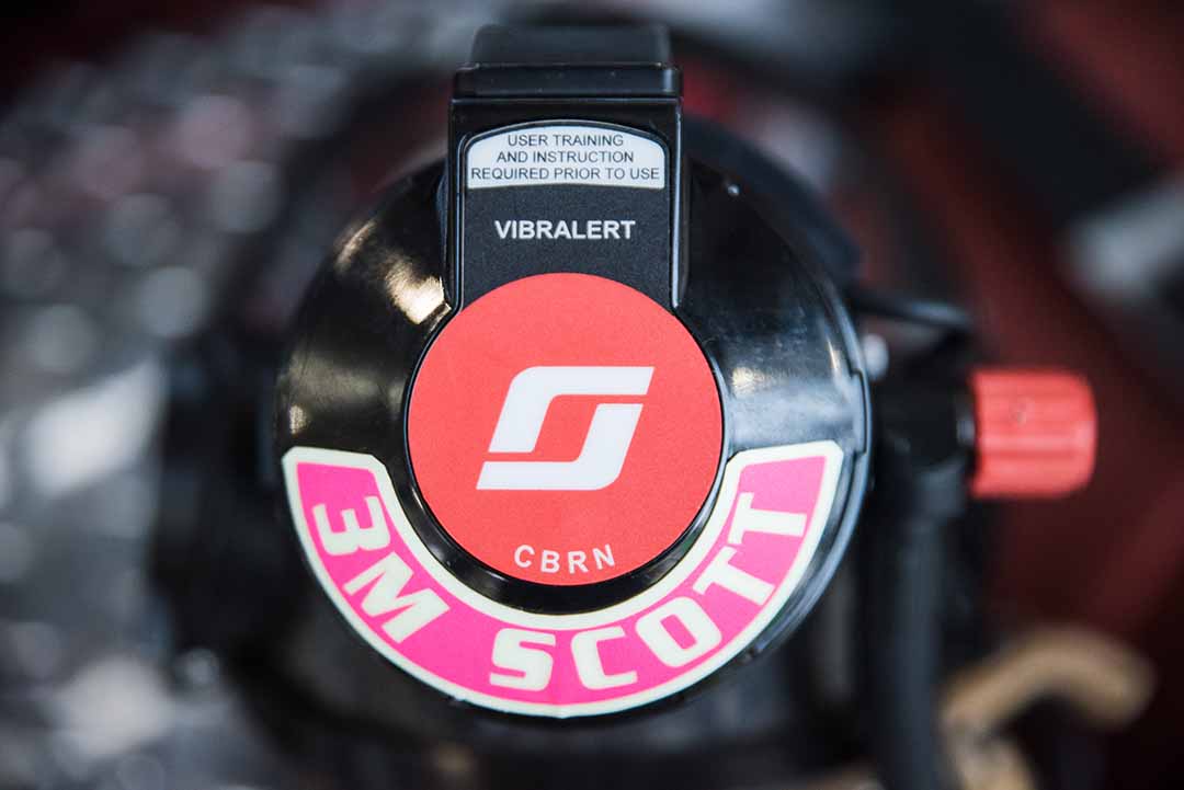 IdentiFire™ Half Moon Rocker for 3M™ Scott™ E-Z Flo+ Regulator