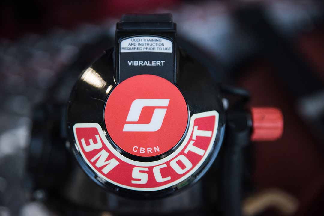 IdentiFire™ Half Moon Rocker for 3M™ Scott™ E-Z Flo+ Regulator