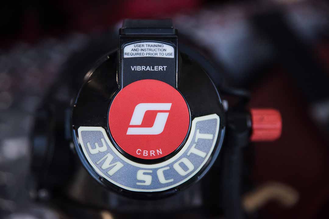 IdentiFire™ Half Moon Rocker for 3M™ Scott™ E-Z Flo+ Regulator